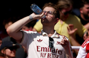 Mondial 2026 : la FIFA interdit les bouteilles et gourdes dans les stades, une mesure qui fait débat Mondial 2026 : la FIFA interdit les bouteilles et gourdes dans les stades, une mesure qui fait débat