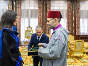 SM le Roi reçoit l’alpiniste marocaine Nawal Sfendla