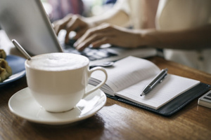 Les cafés sont-ils en train de remplacer les bureaux traditionnels ? Les cafés sont-ils en train de remplacer les bureaux traditionnels ?