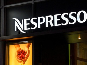 Nespresso délocalise une partie de sa relation client vers le Maroc et supprime son centre de Lyon Nespresso délocalise une partie de sa relation client vers le Maroc et supprime son centre de Lyon