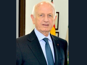 André Azoulay reçoit le Prix Boutros Boutros‑Ghali de la Paix du Forum de Crans Montana