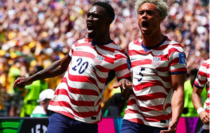 Mondial 2026 : les USA en 16e de finale après leur victoire face à l'Australie (2-0) Mondial 2026 : les USA en 16e de finale après leur victoire face à l'Australie (2-0)