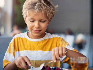 Les enfants qui ne mangent pas de viande sont-ils en moins bonne santé ?