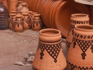 Poterie alimentaire : le gouvernement appelle les artisans à abandonner l'huile de cade