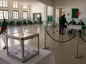 Élections législatives en Algérie : 80 % d’abstention, le silence comme verdict