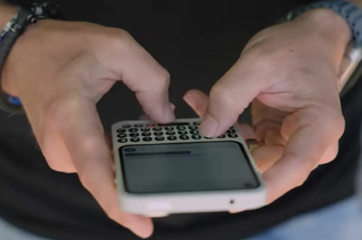 Clicks : le nouveau smartphone qui ressuscite l'esprit BlackBerry Clicks : le nouveau smartphone qui ressuscite l'esprit BlackBerry