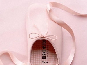 Repetto et Birkenstock unissent leurs univers dans une collaboration estivale inédite Repetto et Birkenstock unissent leurs univers dans une collaboration estivale inédite