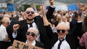 Pitbull transforme Londres en réunion de faux chauves et décroche un record improbable Pitbull transforme Londres en réunion de faux chauves et décroche un record improbable