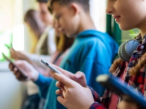 L’Union européenne veut limiter l’accès des enfants aux réseaux sociaux