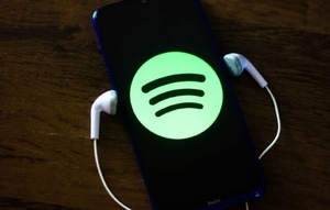 Spotify fait le ménage : l’IA peut-elle encore jouer les fausses notes ?
