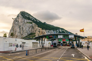 Gibraltar : dix ans après le Brexit, Londres et Bruxelles effacent enfin la frontière