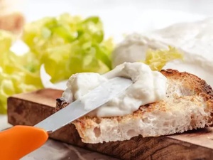 Moins gras que la mozzarella, ce fromage italien séduit par sa légèreté et ses bienfaits nutritionnels