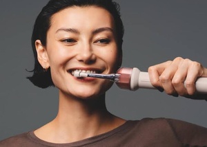 La nouvelle brosse à dents de Dyson filme vos dents pendant le brossage La nouvelle brosse à dents de Dyson filme vos dents pendant le brossage