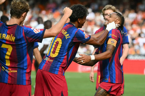 Liga : le Barça frappe fort à Valence et prend seul les commandes