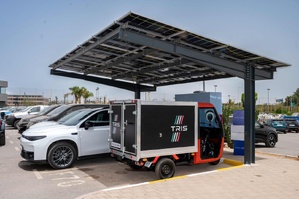 Mobilité verte : à Bouskoura, Stellantis teste une station solaire autonome pensée au Maroc Mobilité verte : à Bouskoura, Stellantis teste une station solaire autonome pensée au Maroc