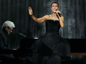 Céline Dion enflamme le podium de L'Oréal pour l'ouverture de la Fashion Week parisienne Céline Dion enflamme le podium de L'Oréal pour l'ouverture de la Fashion Week parisienne