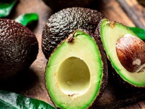 L'avocat fait-il grimper le cholestérol ? Ce que dit la science sur ce super-aliment L'avocat fait-il grimper le cholestérol ? Ce que dit la science sur ce super-aliment