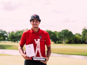 Adam Bresnu remporte le Ben Hogan Collegiate Invitational et décroche une place sur le PGA TOUR Adam Bresnu remporte le Ben Hogan Collegiate Invitational et décroche une place sur le PGA TOUR