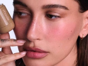 Rhode arrive chez Sephora : les trois produits de Hailey Bieber à découvrir en priorité Rhode arrive chez Sephora : les trois produits de Hailey Bieber à découvrir en priorité