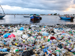 Plastique en Méditerranée : une facture lourde pour le Maroc