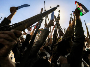 Yémen : les Houthis frappent Aden et menacent Riyad