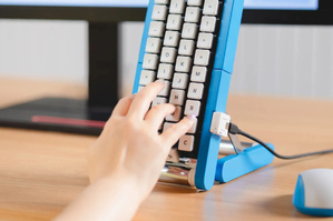 Google invente un clavier où les lettres défilent sur des tapis roulants : il fallait y penser !