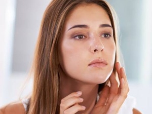 Skin picking : quand le geste de toucher sa peau devient impossible à arrêter