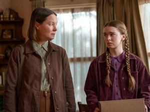 Dans la nouvelle série Carrie, les looks des adolescentes racontent autant que leurs secrets Dans la nouvelle série Carrie, les looks des adolescentes racontent autant que leurs secrets