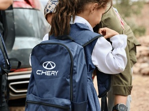 Al Haouz : Chery Maroc et Bouchra Baibanou distribuent 230 cartables aux enfants des douars Al Haouz : Chery Maroc et Bouchra Baibanou distribuent 230 cartables aux enfants des douars