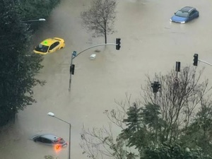 Turquie : des pluies torrentielles submergent Istanbul, deux morts et des dégâts considérables