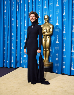 Barbie rend hommage à Céline Dion avec une poupée inspirée de son look « Titanic » aux Oscars Barbie rend hommage à Céline Dion avec une poupée inspirée de son look « Titanic » aux Oscars