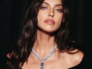 Messika : un diamant bleu exceptionnel illumine le défilé de haute joaillerie à Paris