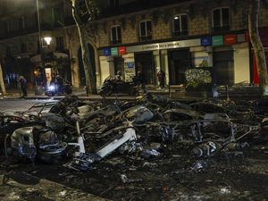 France : Macron promet la fermeté après les violences du 17 octobre