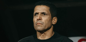 Al Ahly : la direction maintient sa confiance en Houcine Ammouta après le nul contre Al Qanah Al Ahly : la direction maintient sa confiance en Houcine Ammouta après le nul contre Al Qanah