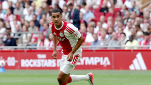 Ligue Conférence : Abdellah Ouazane régale avec un bijou et guide l’Ajax vers la victoire Ligue Conférence : Abdellah Ouazane régale avec un bijou et guide l’Ajax vers la victoire