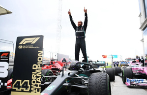 Formule 1 : Lewis Hamilton rêve de courir en Afrique et envisage de prolonger sa carrière Formule 1 : Lewis Hamilton rêve de courir en Afrique et envisage de prolonger sa carrière