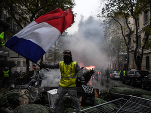 France : entre colère des jeunes et maintien de l'ordre, Macron joue le temps