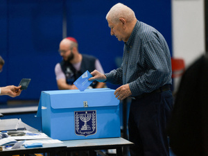 Israël : Netanyahu s'en prend au vote arabe pour sauver son pouvoir
