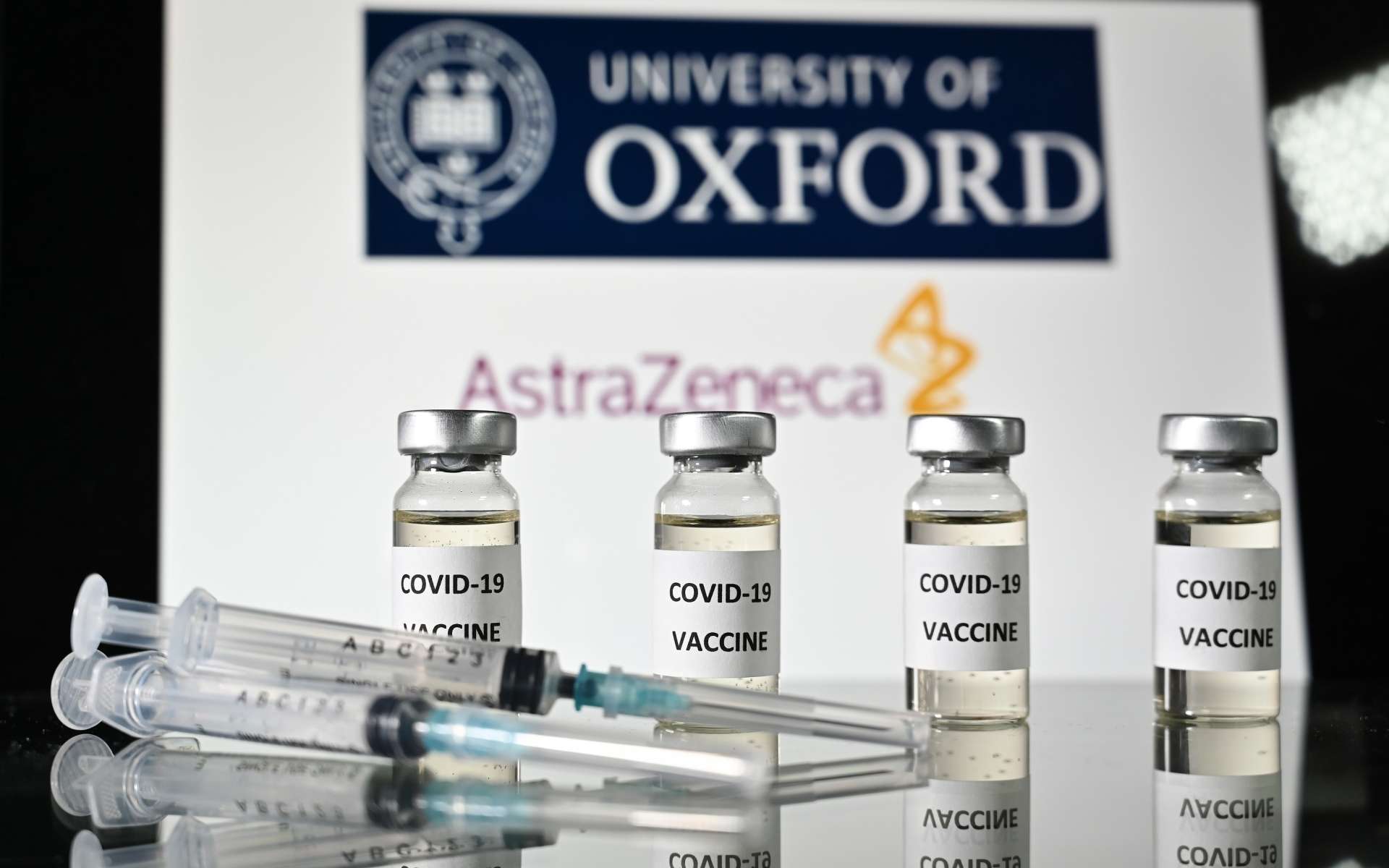 La HAS-France valide l'autorisation du vaccin AstraZeneka pour les moins de 65 ans.