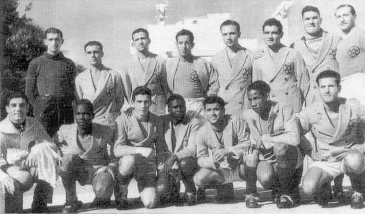 L'équipe nationale Marocaine en 1942 est composée de musulmans ,juifs et chrétiens.Debout: Sanchez-Junta-Tilly-Hamida-Fratini-Leonetti-Abad-Savery  Assis: Gaure-Salam-Van Haver-Didi-Levy-Ben Barek-Hamiri .La sélection du Maroc composée des meilleurs joueurs des championnats de la Ligue, fut créée en 1928