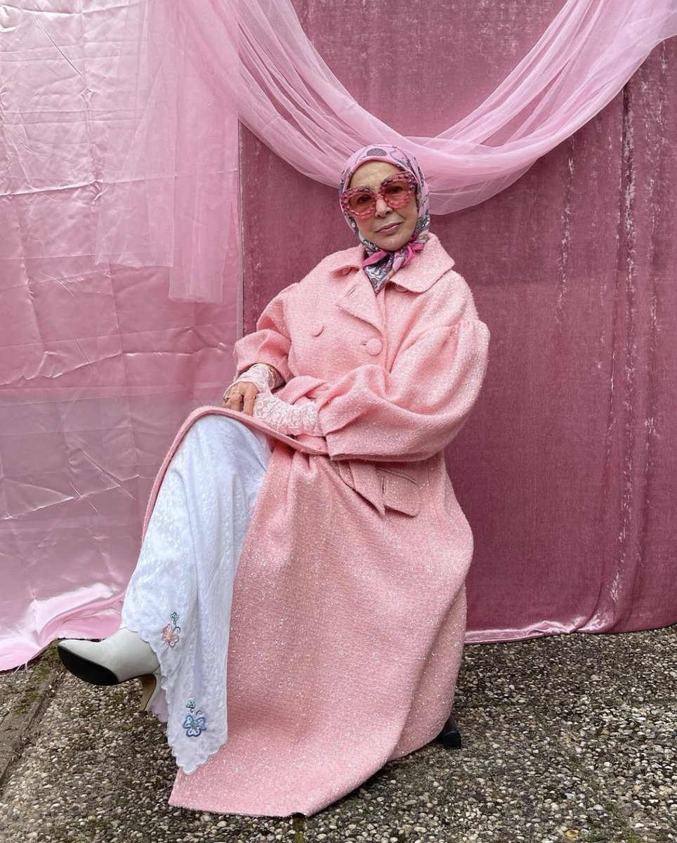 Une maman de 68 ans devient une star de mode sur Instagram