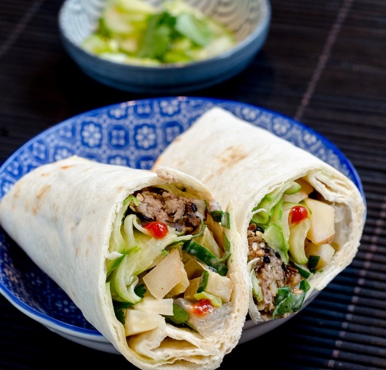 Wrap aux boulettes asiatiques et concombre