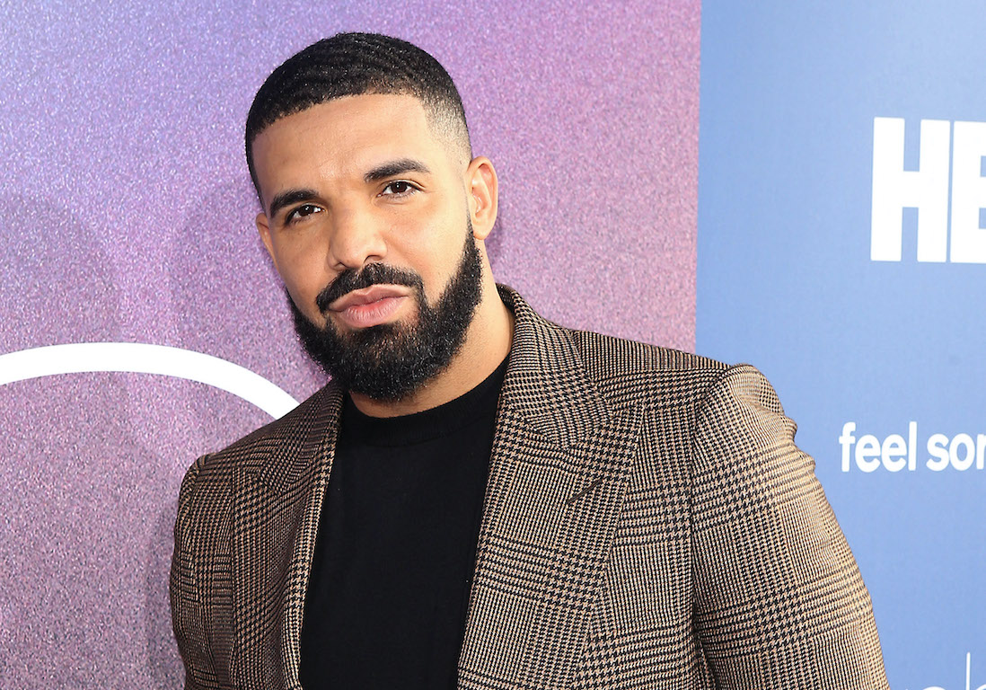 Drake s'offre un stade entier pour un rendez-vous, et se fait surprendre par un drone 