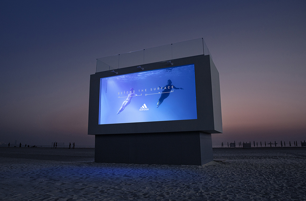 Dubai : Adidas lance une publicité sous forme de piscine 