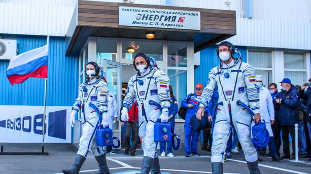 L'équipe russe qui a tourné le  premier film dans l'espace est de retour sur terre