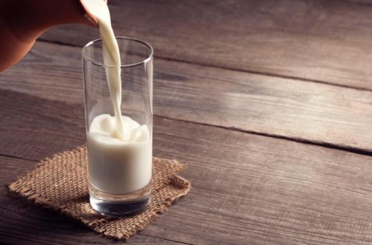 Boire du lait le soir favorise le sommeil : idée reçue ou réalité ?