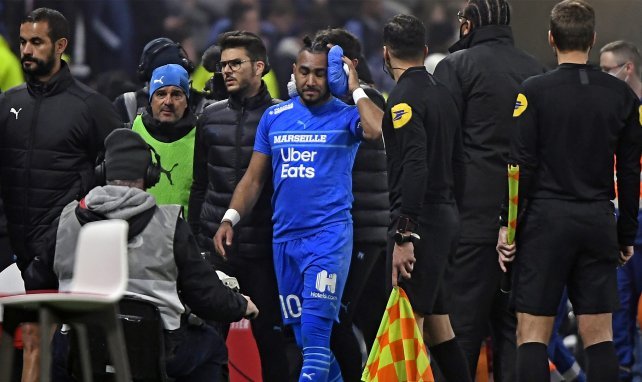 Payet, blessé, après une bouteille lancée par un supporter de Lyon.
