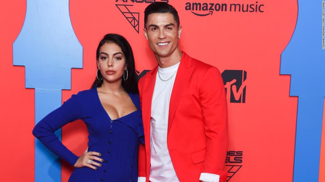Cristiano Ronaldo et Georgina Rodriguez révèlent le sexe de leur jumeaux