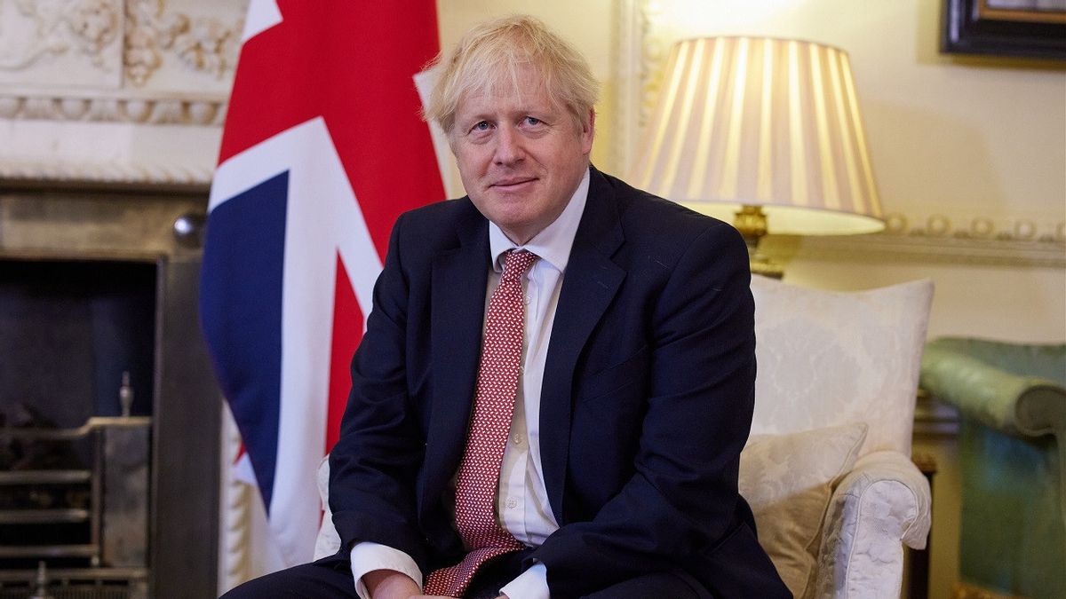 Boris Johnson s'excuse pour avoir fait la fête en plein confinement