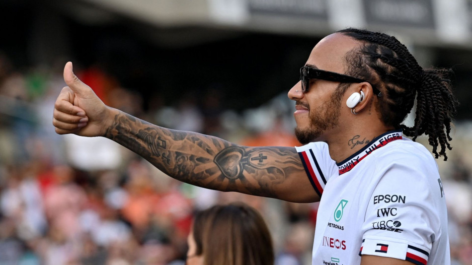 F1: "je n'ai jamais dit que j'allais m'arrêter", Lewis Hamilton